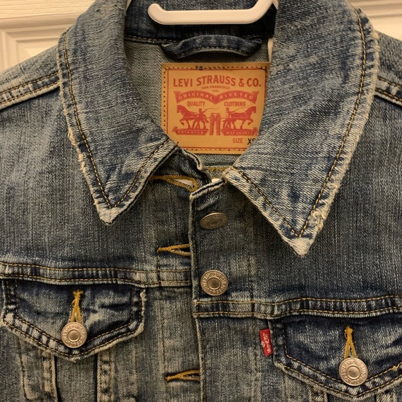 Levi’s Jean Jacket - Picture 7 of 8